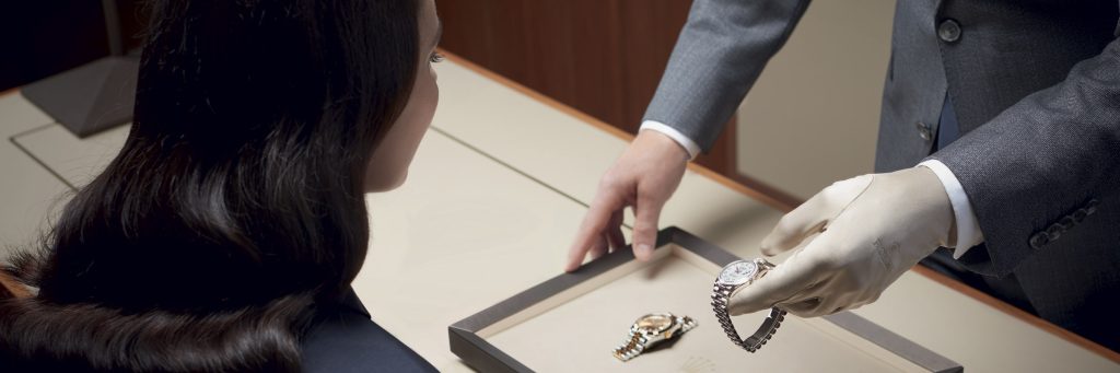 rolex-contact-message-7214_shoot_shop_geneva_retail_campaign_client_vendeur_pub_25_03_2019_sm_iso_01.jpg