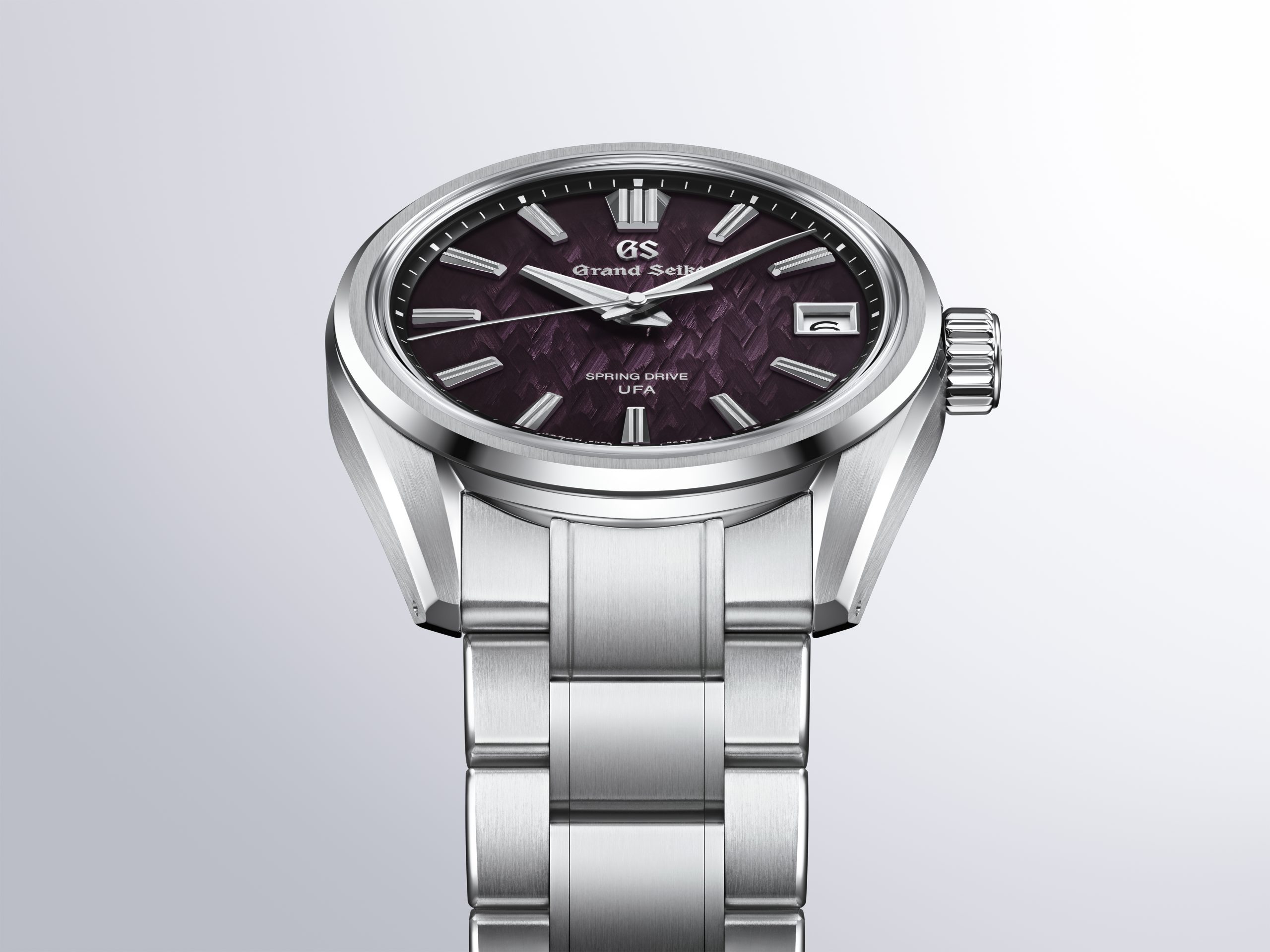Slgb005_Cobra Close-up of Grand Seiko SLGB005 dial showing violet frost texture and silver seconds hand.