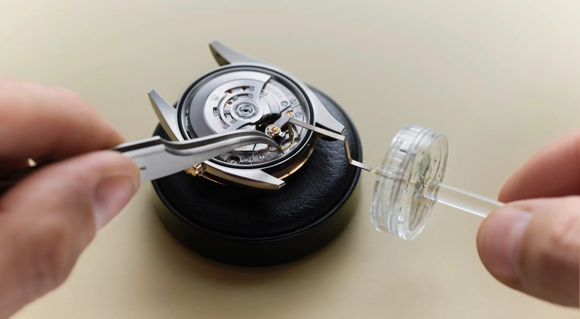 Rolex-Servicing-Procedure-2234_Rolex-Sav_Corporate_54_Controle-Performance-Emboite_Micro-Stella_V1-Portrait Rolex Watches Checking - Lucerne
